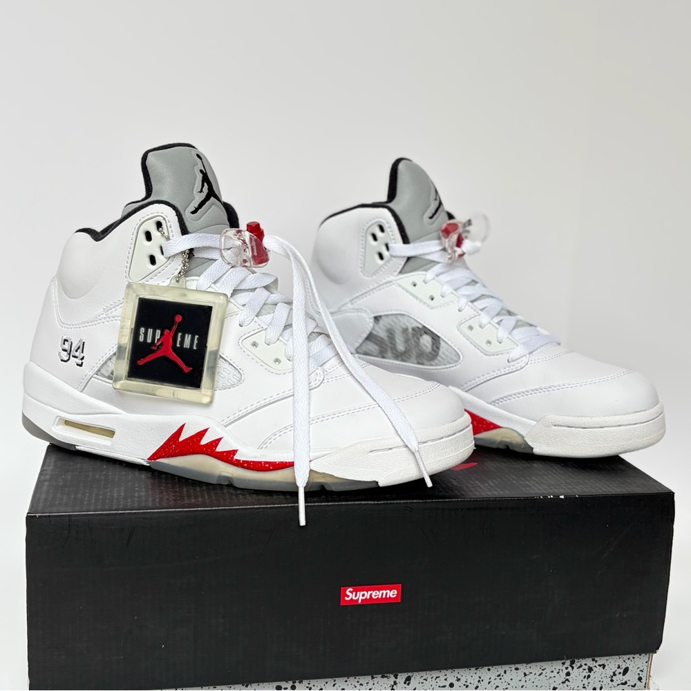 Supreme x Air Jordan Retro 5 White/Black Varsity NIB/NWT - Picture 2 of 14